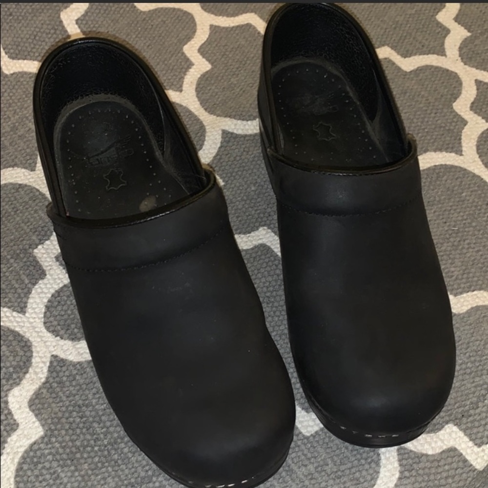 Black Dansko clogs/ nursing shoes